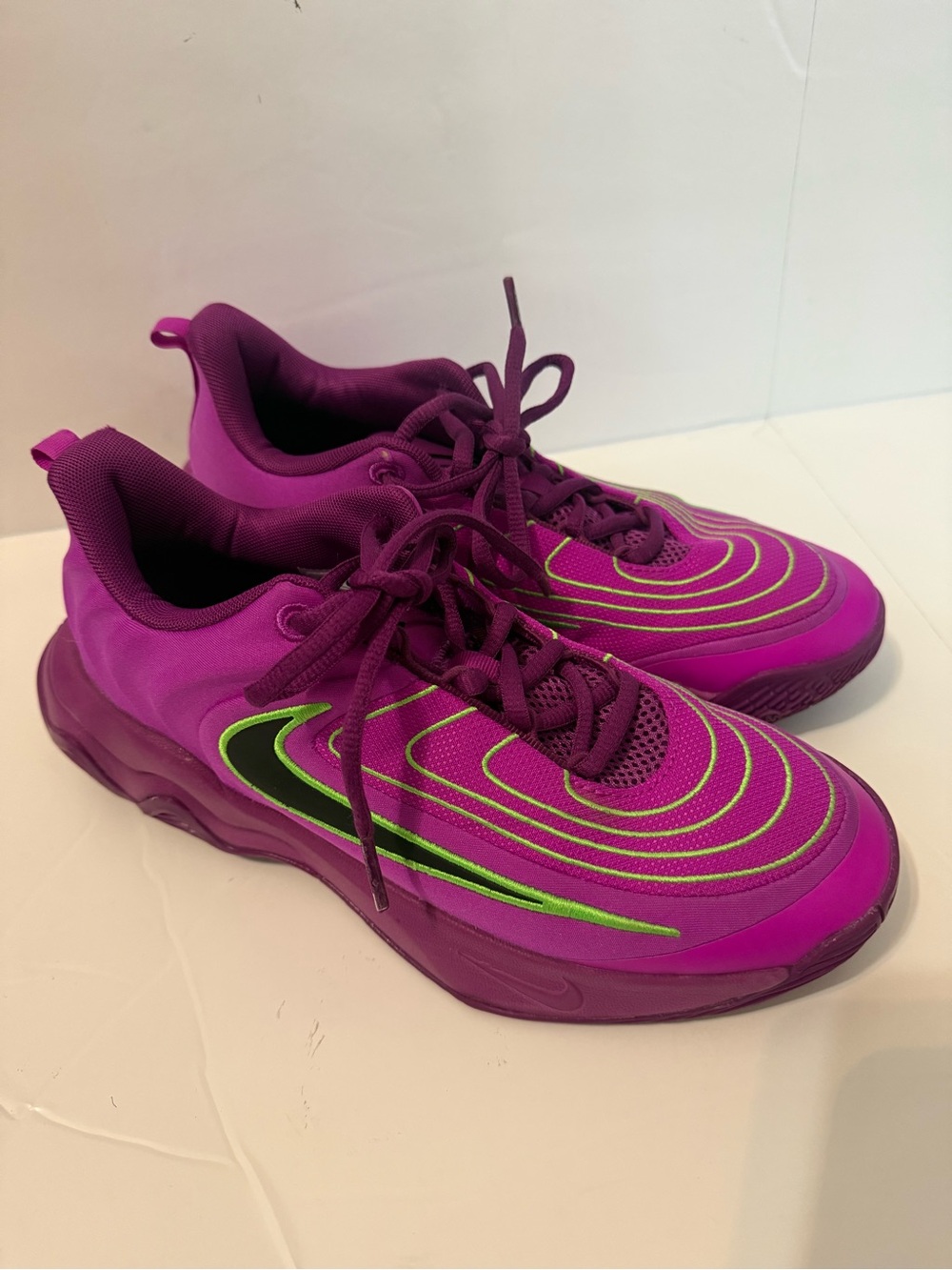 Nike Giannis Immortality 4 Youth Kids Size 6.5 Purple Neon Green